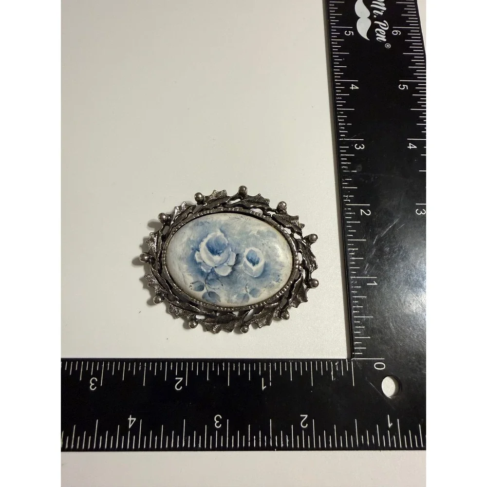 Vintage‎ Blue Rose Hand Painted Ceramic Brooch Silver Tone Holly Leaf Frame 2